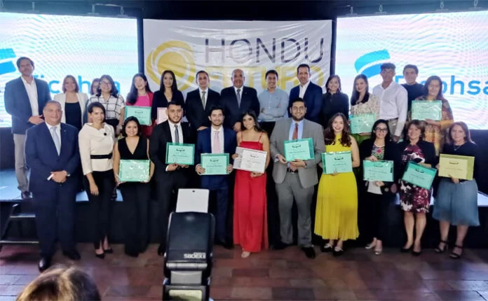 HonduFuturo presenta la 9na generación de becarios compuesta por 25 jóvenes